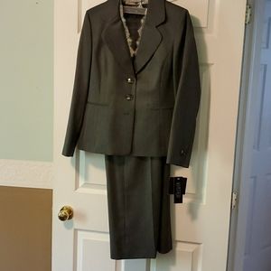 Women's pant suit